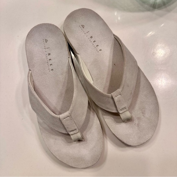 Reef Men's Cream Suede Sandals - Picture 1 of 5